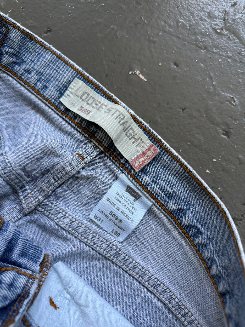 Vintage Levi's 569 jeans