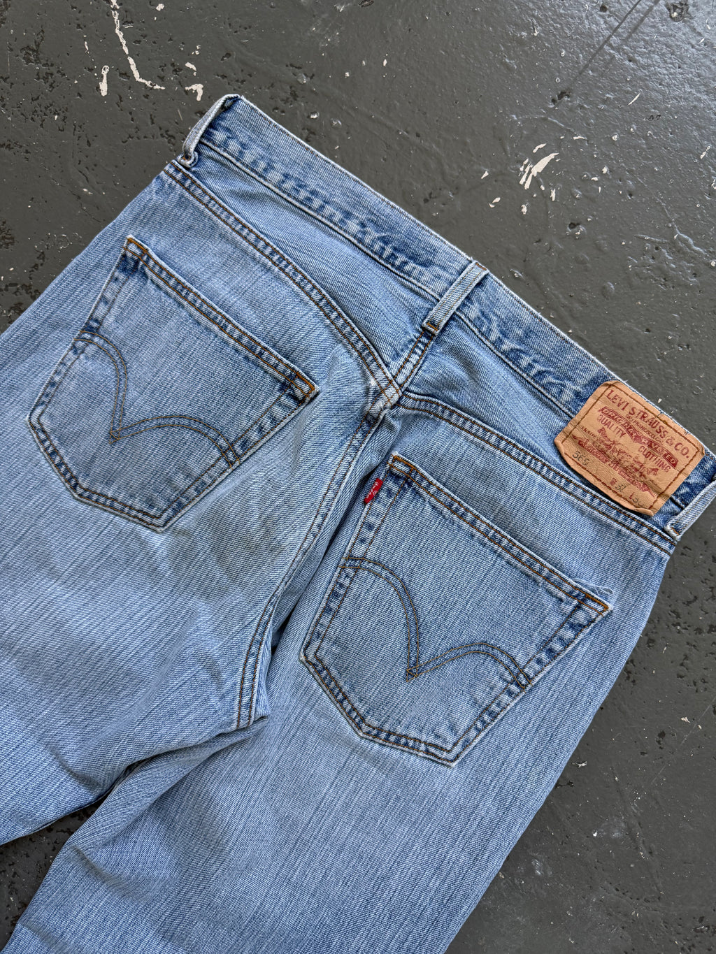 Vintage Levi's 569 jeans