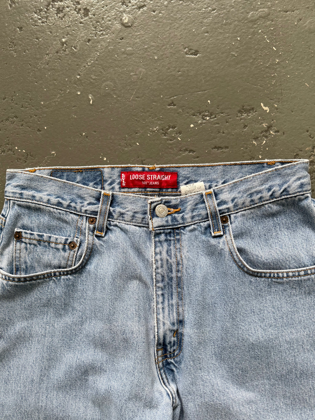 Vintage Levi's 569 jeans