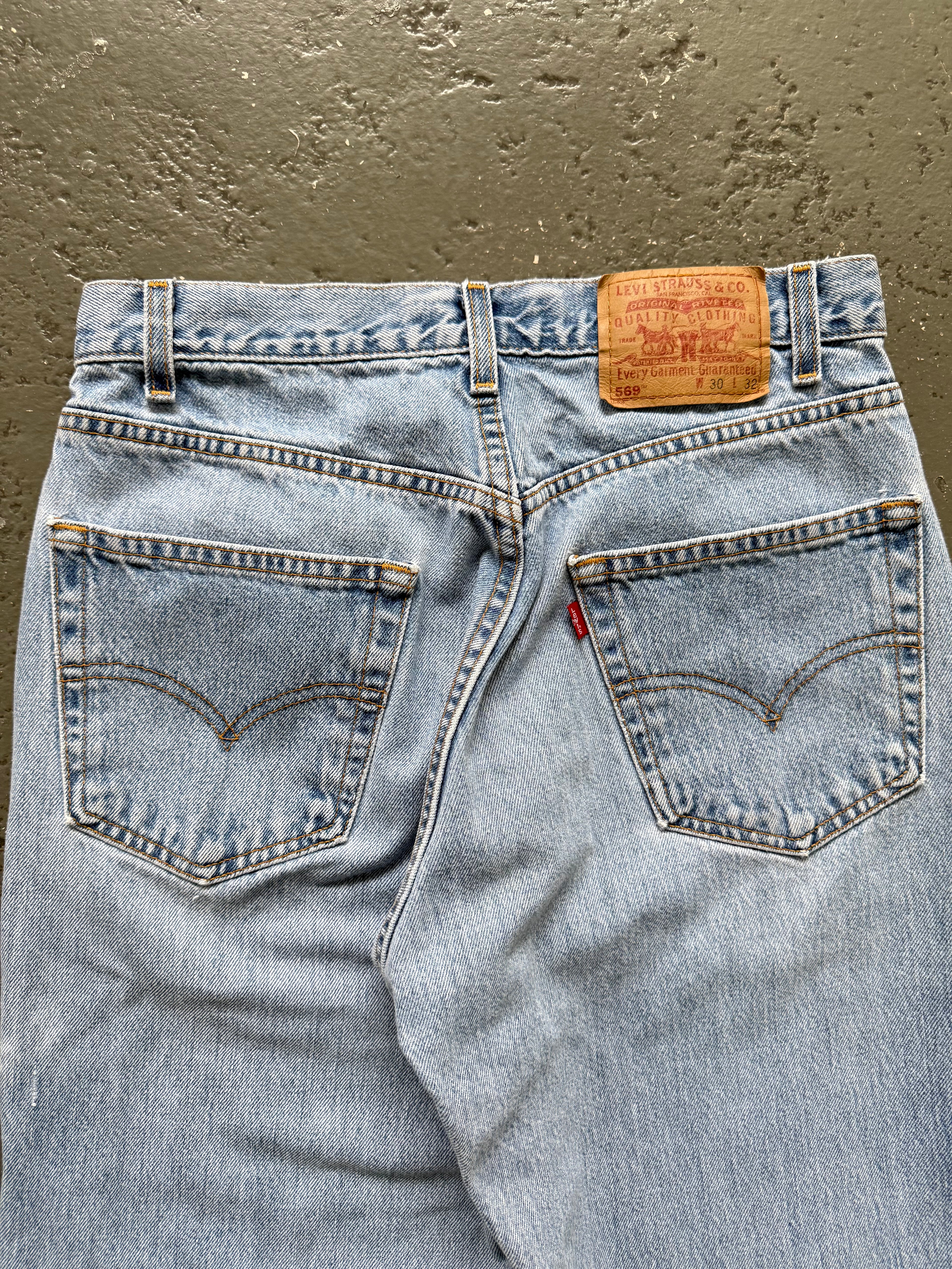 Vintage Levi's 569 jeans